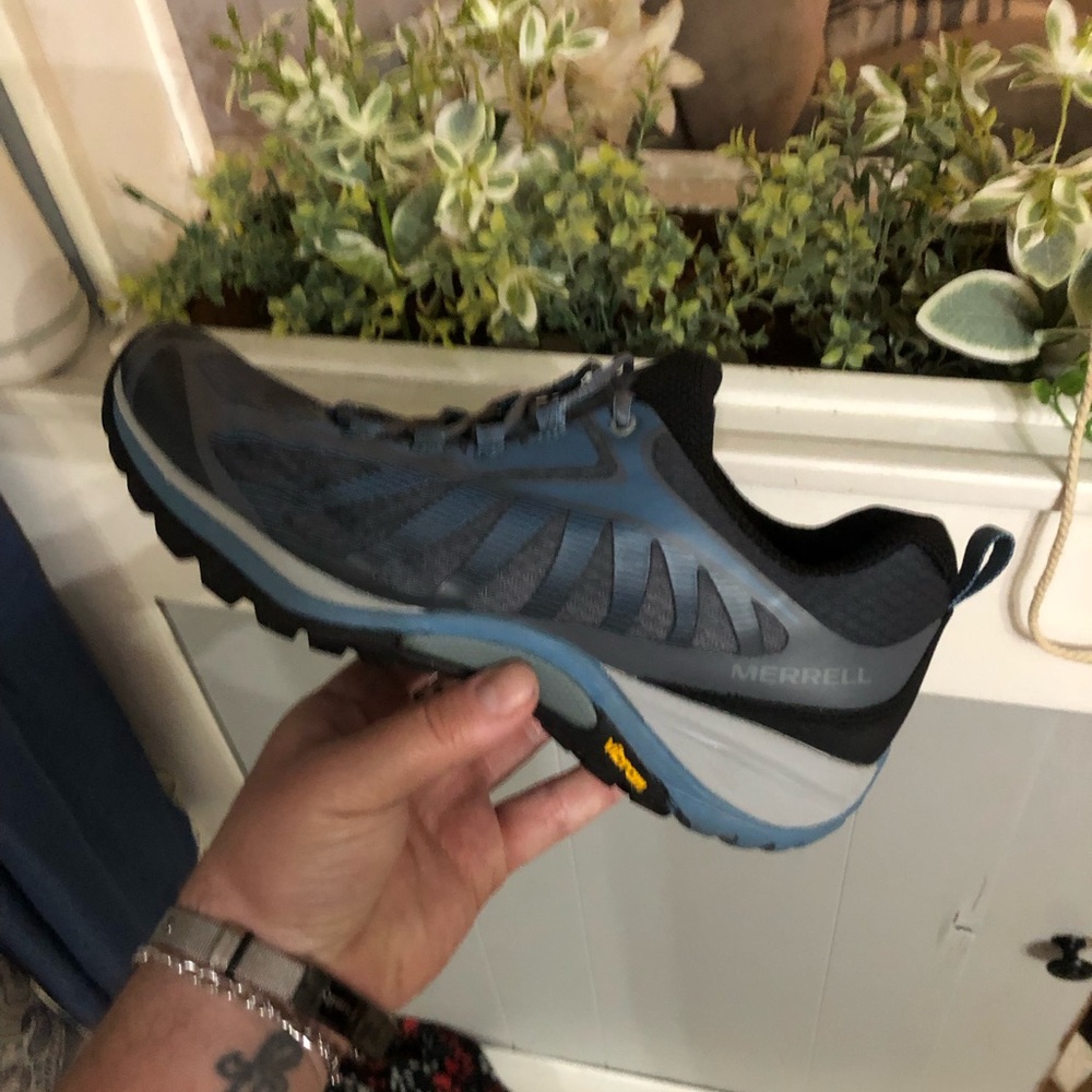 Women’s Merrell Siren Edge 3 ‘Rock/Blue Stone Hiking Shoes size 9